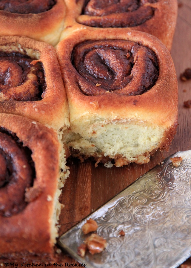 Nutella Buns (Rolls) with Pecan and Cinnamon